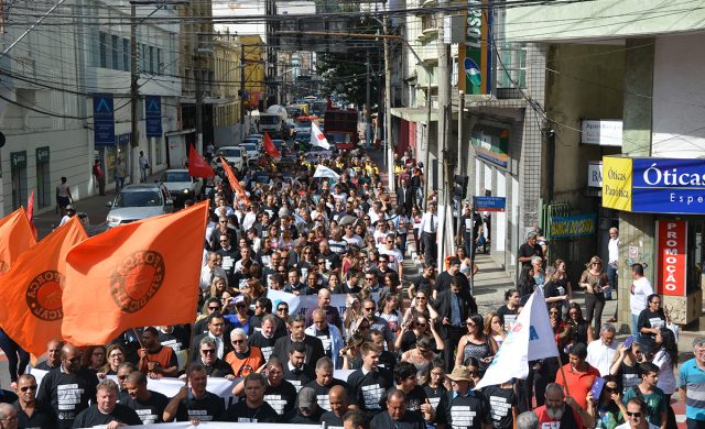 Capitais têm manifestações em defesa da JT e contra reformas em dia de greve geral no país