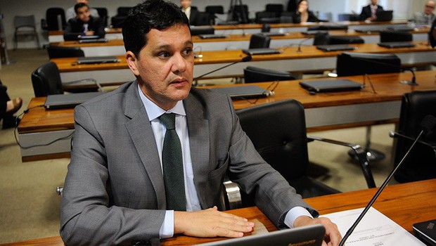 Ferraço anuncia que calendário da reforma trabalhista está suspenso no Senado